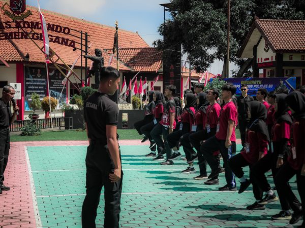 LDK OSIS AGANTARA 2025 Hadirkan Pelatihan Kepemimpinan bersama Tim GEGANA Satuan Brimob Polda Jateng