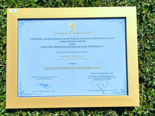 Jejak Hijau SMAN 1 Bergas: Dari Adiwiyata Kabupaten, Adiwiyata Provinsi, hingga Adiwiyata Nasional 2025