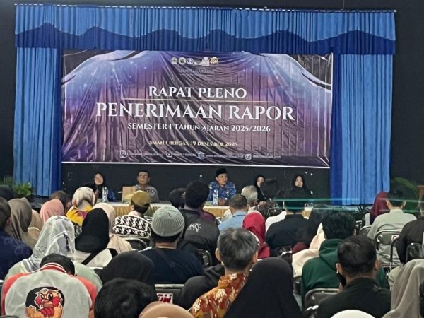 Rapat Pleno dan Penerimaan Rapor Semester 1 Tahun Pelajaran 2025/2026