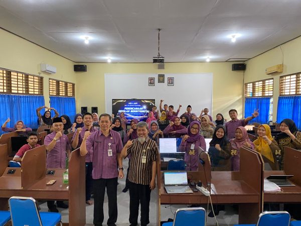 Pendampingan Penyusunan Program Sekolah Berbasis AI Gemini: Wujud Transformasi Digital Pendidikan di SMAN 1 Bergas