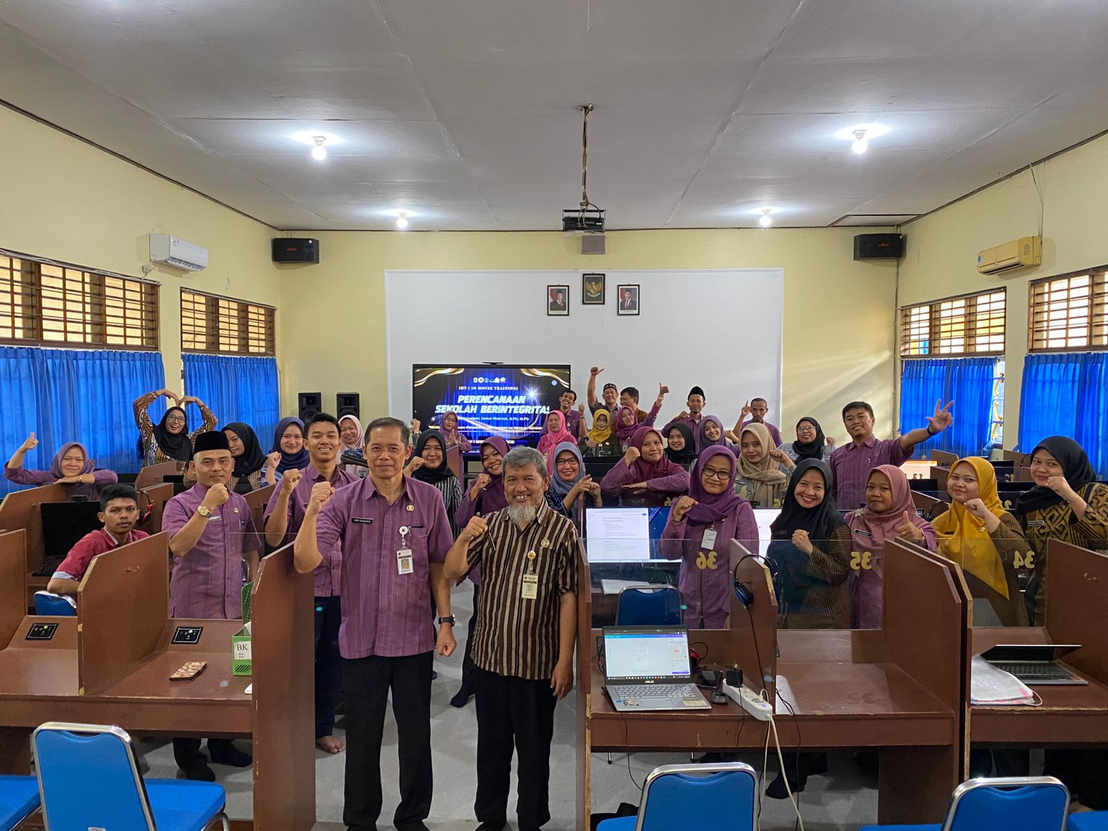 Pendampingan Penyusunan Program Sekolah Berbasis AI Gemini: Wujud Transformasi Digital Pendidikan di SMAN 1 Bergas