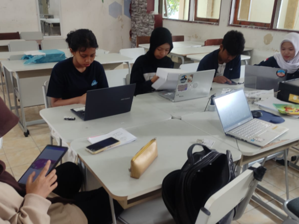 CERILALA Buka Kesempatan bagi Siswa Graphic Holic untuk Menjadi Freelance Designer
