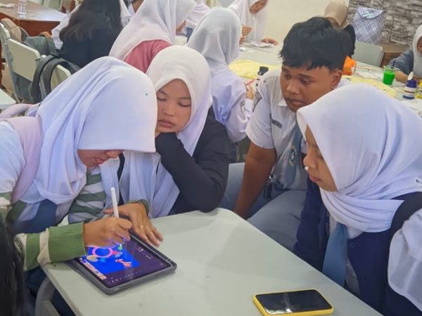 Asah Kreativitas Siswa melalui Pelatihan Ilustrasi Digital dan Ibis Paint